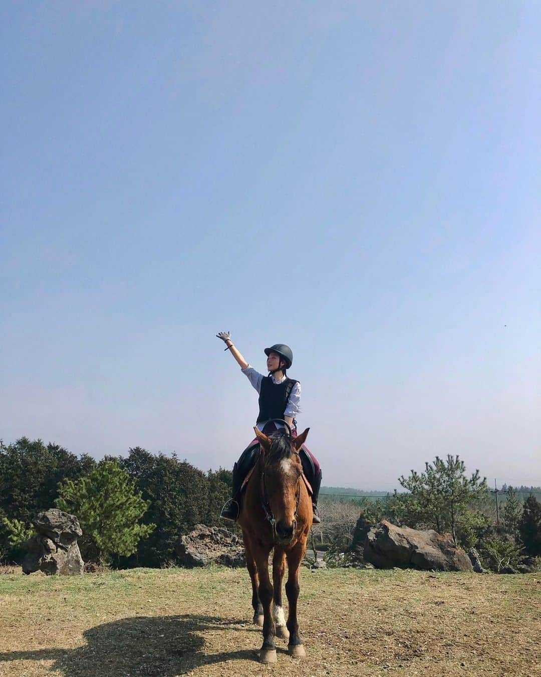 キム・ナヒさんのインスタグラム写真 - (キム・ナヒInstagram)「혼자서도 잘 놀아요  첫 승마 도전기🏇🏻」4月8日 22時44分 - knhs2