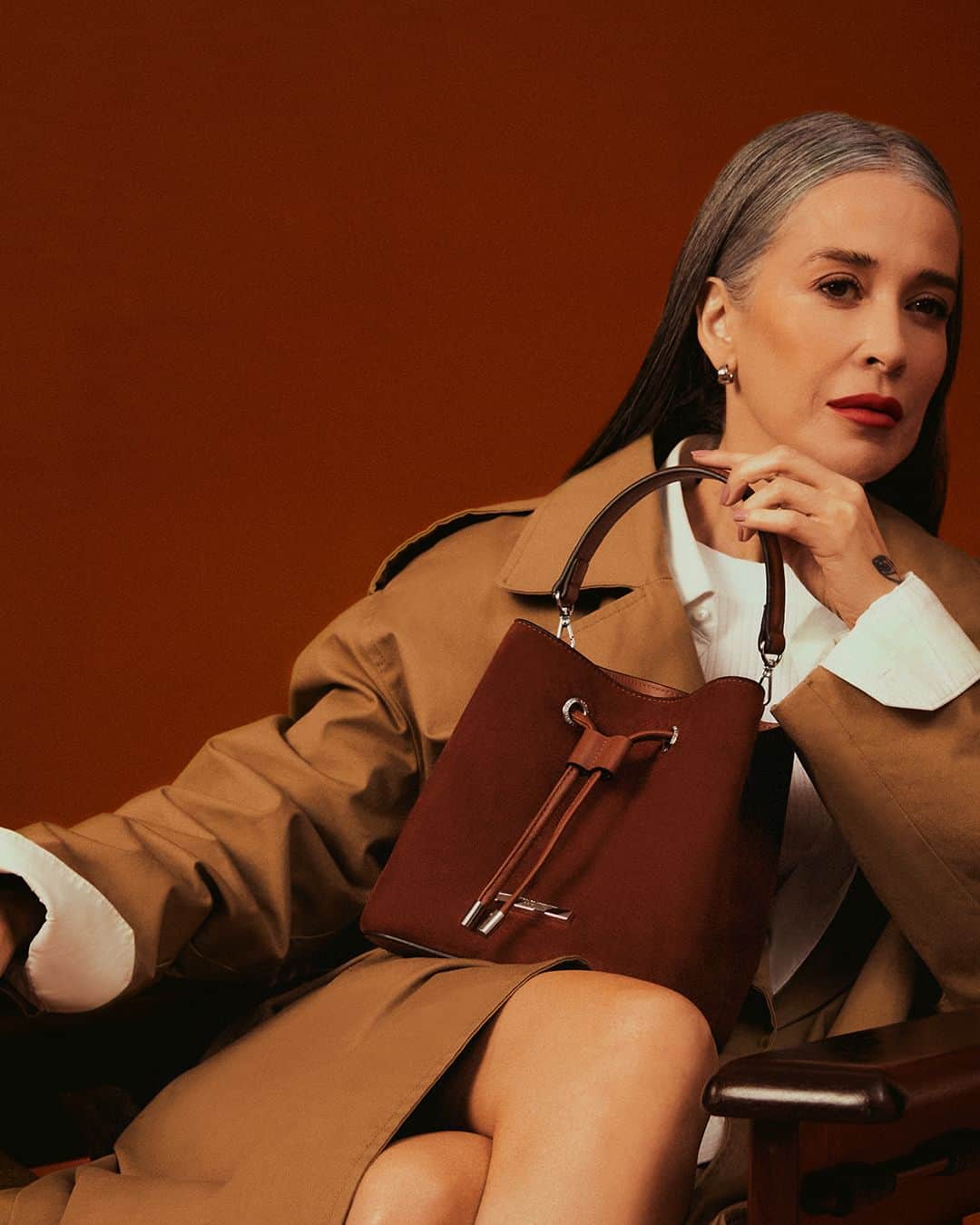 Santa Lollaのインスタグラム：「Versátil e atemporal, a bucket bag é um curinga entre as mais antenadas. O shape marcante é perfeito para mulheres que buscam sair do óbvio com elegância e praticidade. [  0470.3DFF.038E.0221 | R$289,90 ]  #santalolla #santalollainv23 #Slhandbags #bucketbag」