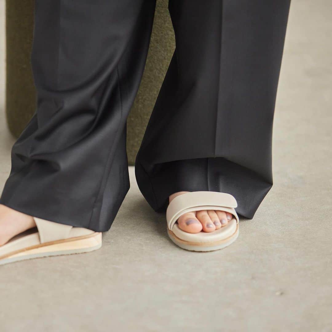 コクリコさんのインスタグラム写真 - (コクリコInstagram)「Well balanced beauty. The Peeper & Pasque footbed sandals.」4月8日 23時00分 - coclicony