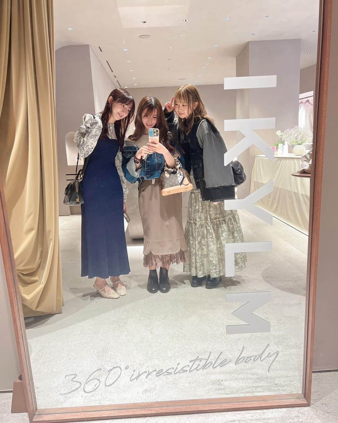 まぁむさんのインスタグラム写真 - (まぁむInstagram)「♡  休井美郷さんプロデュースのIKYLMの展示会へ いくらとやっこと行ってきました☺️♡ バチェラーを見て休井さん可愛すぎて大好きだったのでお会いできて嬉しいッ🥺♡  美容モチベあがっちゃった、、、♡」4月8日 23時15分 - maamland