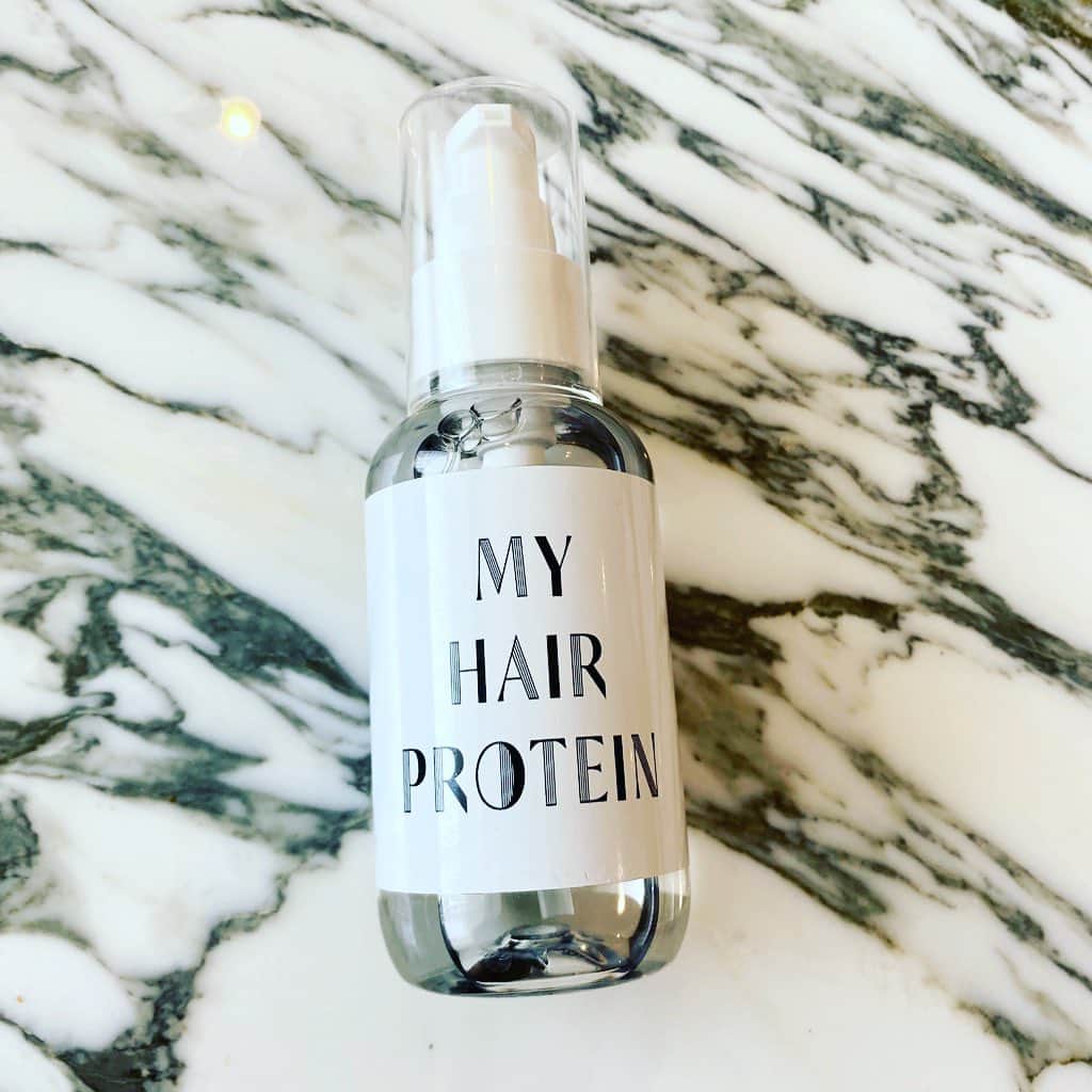 勝恵子さんのインスタグラム写真 - (勝恵子Instagram)「友人に教えてもらったヘアオイル。驚きのオイルです。 髪の毛に栄養分が染み込んでいくみたい。  #myhairprotein  #日々のケアが大切  #たまには美容投稿」4月9日 10時11分 - keiko.katsu