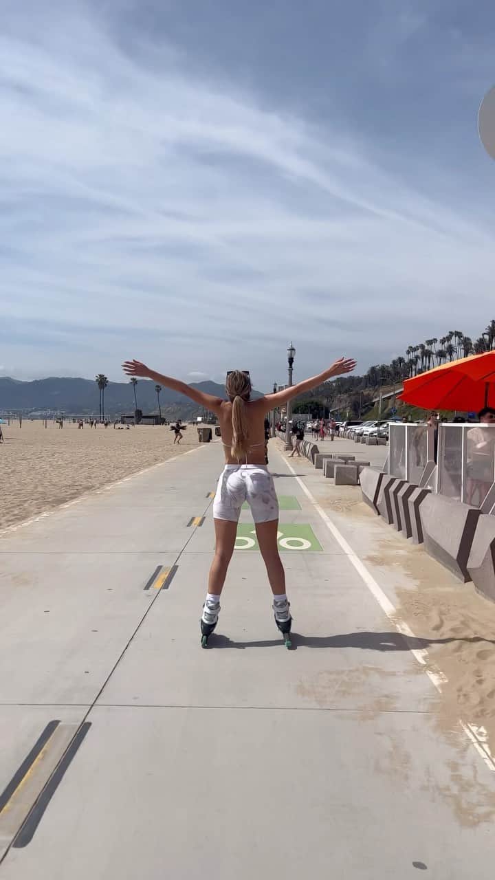 Dajana Gudicのインスタグラム：「Take me back to the ‘90s please 🙂」