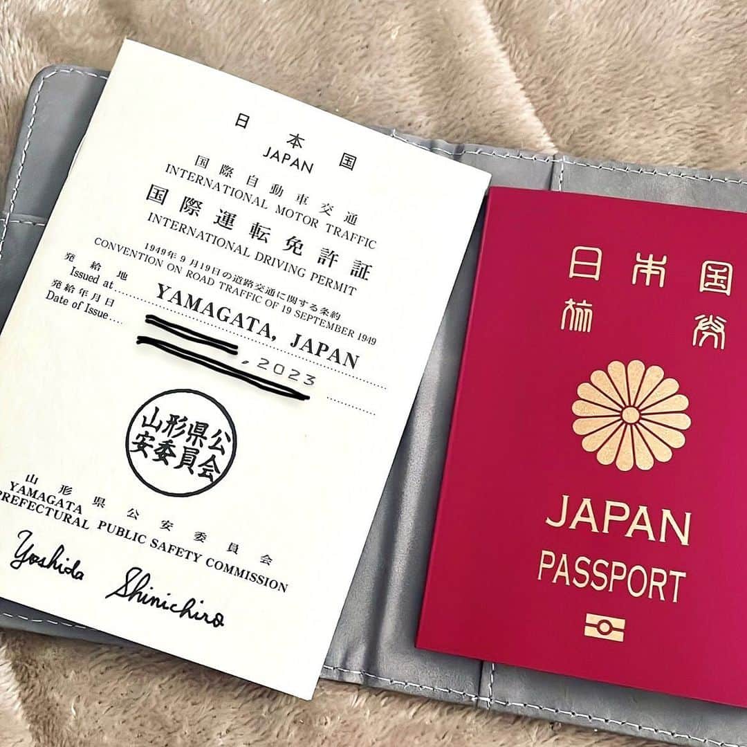 のインスタグラム：「✈️ ⠀ 彩はパスポートと国際運転免許証を手に入れた！ ⠀ ▷海外へ旅にでる ▷海外へ仕事にいく ⠀ どっちもしたい！ じつは関係各所のご協力のもと連休をいただき、あるプラットフォームを利用して海外に滞在してきました🥰 6日(木)のFM山形RAMP.でそのときのお話を少しさせていただきましたが、これからちょこちょこ写真とともに滞在中のエピソードを更新していきます🌍 お知らせやご報告もいくつかあるのでSNS不精な自分との戦いです…勝てるかな😂 ⠀ ⠀ I got a new passport and International driver’s license ! Yaay🫶🏻 I want to go abroad for travel or work. And I already went abroad!  ⠀ #旅女 #英語勉強中」