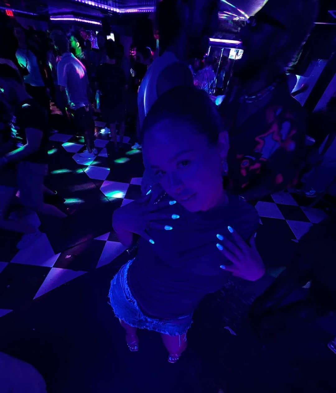 シエラ・ラミレスのインスタグラム：「i need a tan & miami like yesterday🧜‍♀️」