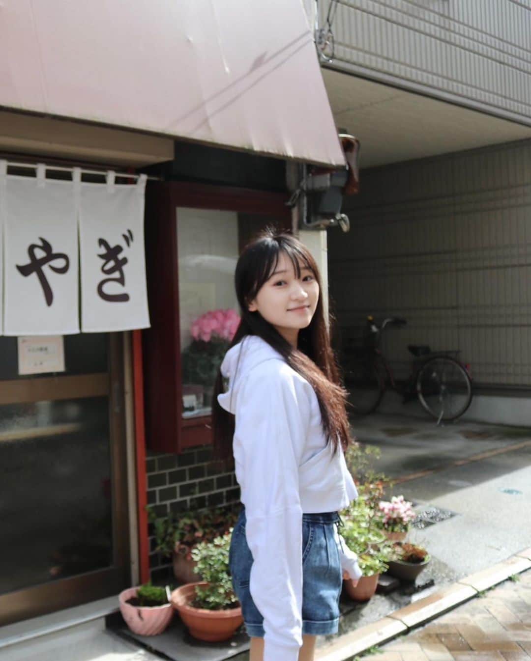 前野えまさんのインスタグラム写真 - (前野えまInstagram)「お散歩日和☀️ ・ ・ #元町 #散歩道  #お散歩日和  #お散歩フォト   #yokohama  #motomachi  #girlportrait #actress #actor #girl #photography #portrait #japanesegirl #portraitphotography #daily_phot_jpn #japan_daytime_view」4月9日 8時57分 - maeno_ema