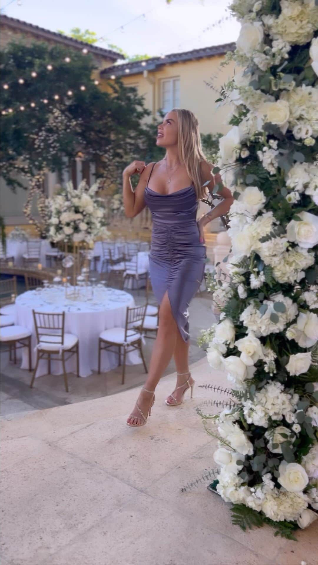 Lauren Drain Kaganのインスタグラム：「LOVE YOU GUYS! 💐 Happy Hitched Day! First comes marriage…then… haha love you 👼🏼👼🏼😜💕🥂 @ainsley @jarred_john」
