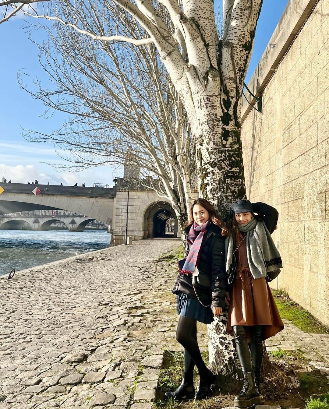 中野怜美さんのインスタグラム写真 - (中野怜美Instagram)「Throwback 🤍  パリで妹と過ごしたVlogをYouTubeにアップしました🇫🇷是非見てください🥰🥐☕️ プロフィールのリンクから飛べます🕊」4月9日 9時15分 - reminakano