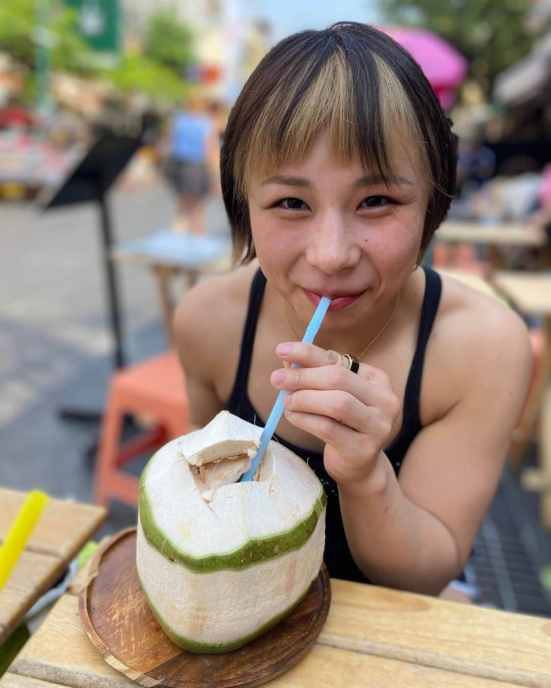 三浦彩佳さんのインスタグラム写真 - (三浦彩佳Instagram)「. . 夏が好き。  今日も沢山陽の光を浴びて回復させます。 #dayoff  #カオサンロード  #今日さむ   #onechampionship#mma#japan#atlete#ayakamiura#🇯🇵#tribetokyomma#zombie#✂️#サソリ#ハーレークイーン#マツパ#ショートカット#🌸#👙#夏」4月9日 9時09分 - ayaka_zombie