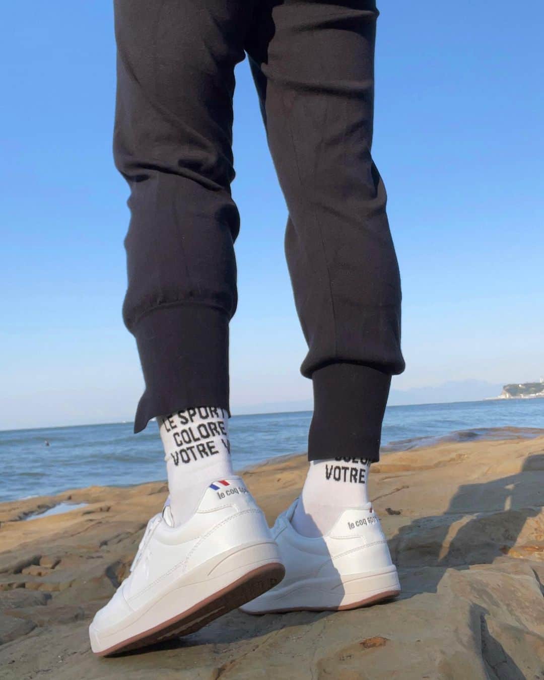 持永真実のインスタグラム：「私服でも着ている @lecoqsportif_japan   ロゴソックスとニットパンツが履き心地良くて特にお気に入り🧦🧶  先月ルコックのラストイベントで卓球してきました〜🏓  わーわーしすぎて卓球場が酸欠になりそうなくらいみんな熱中😶‍🌫️笑 毎回そうなんだけど、スタッフさんが休憩しましょ〜って言ってもみんなプレイし続けてる笑(最高)  1年間楽しかった︎︎♥︎ メンバーのみんなもスタッフのみなさんもありがとうございました🫶  母になってなかなか昔のように時間は取れないけど 生活にスポーツがあることは私とって必要不可欠😌  #lecoqsportif #ルコックスポルティフ #ルコック #pr」