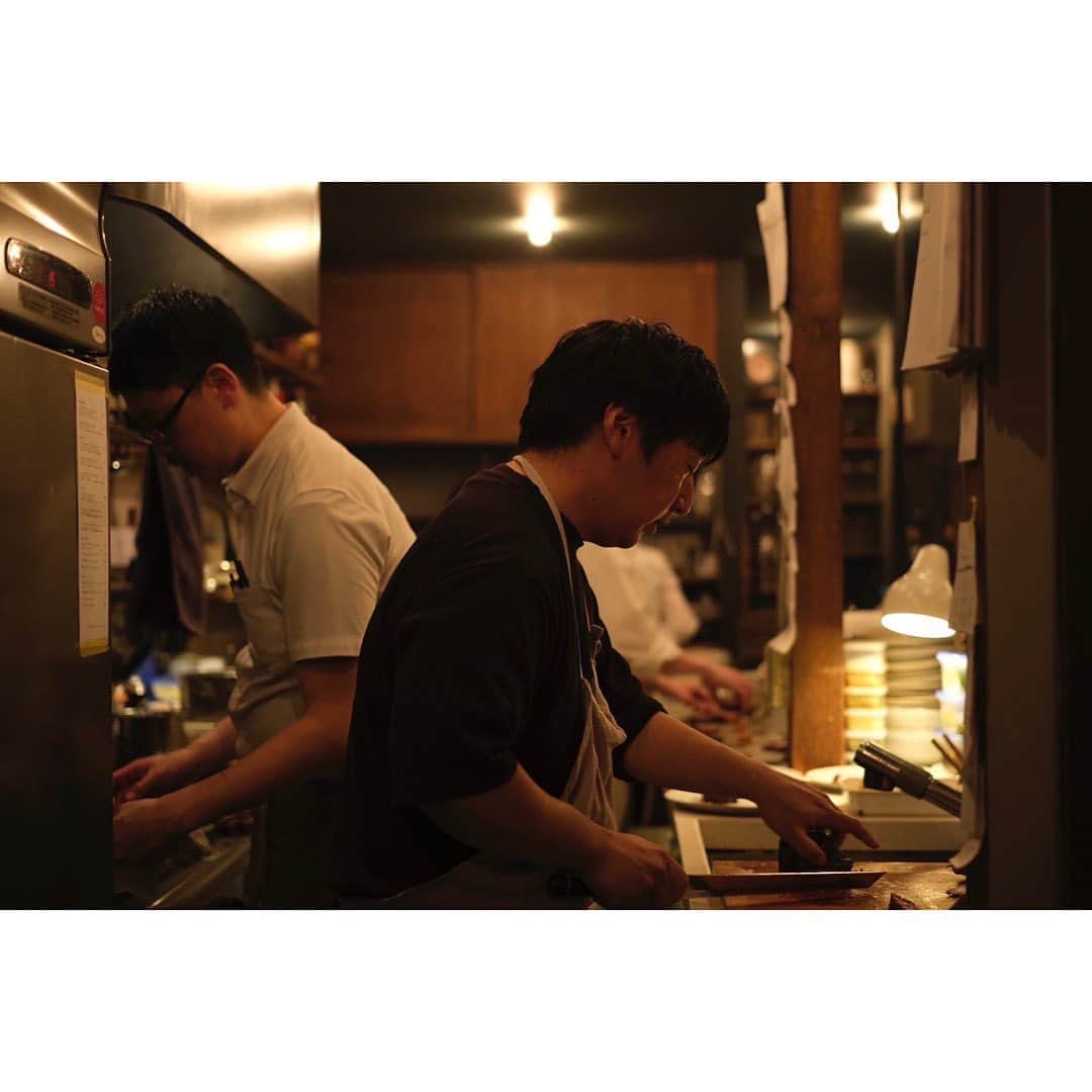 journaleatripのインスタグラム：「『katsuji yoshino×eatrip』 Preparation  料理は人力。 食べるも人力。 兎に角人のエネルギー。  いらして下さった皆様 改めまして本当に有難うございました。  濃ゆい濃ゆい沢山の人と時間が交差する レストラン時間でした。 心より感謝。」