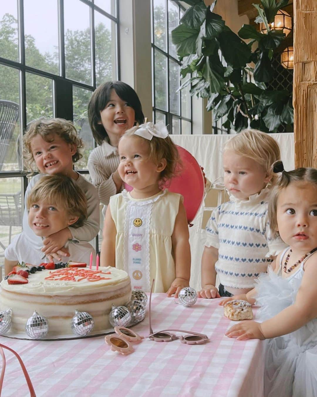 コリー・ロバートソンのインスタグラム：「Happy Birthday Ella! I love your spunk and confidence.! There is nothing you don’t believe you can do (keep that up, girlie, that will serve you well in life!) I also love your cute little smile, and the way you say “hey!” to everyone that walks in the room. I adore your little run with one arm swaying, and the magical way you have of of doing your own thing and also commanding attention….Partly that’s because if we aren’t watching you, you are likely doing something dangerous, or emptying out a drawer 😄But mostly it’s because you are adorable, and hilarious and fun! You are strong and kind, and I think you might be a singer and a dancer, you’re already showing skills. Whatever you do, all the places you go, whoever you become, God will be with you!  He loves you so very much!! And so does your KK and Dubs ❤️」