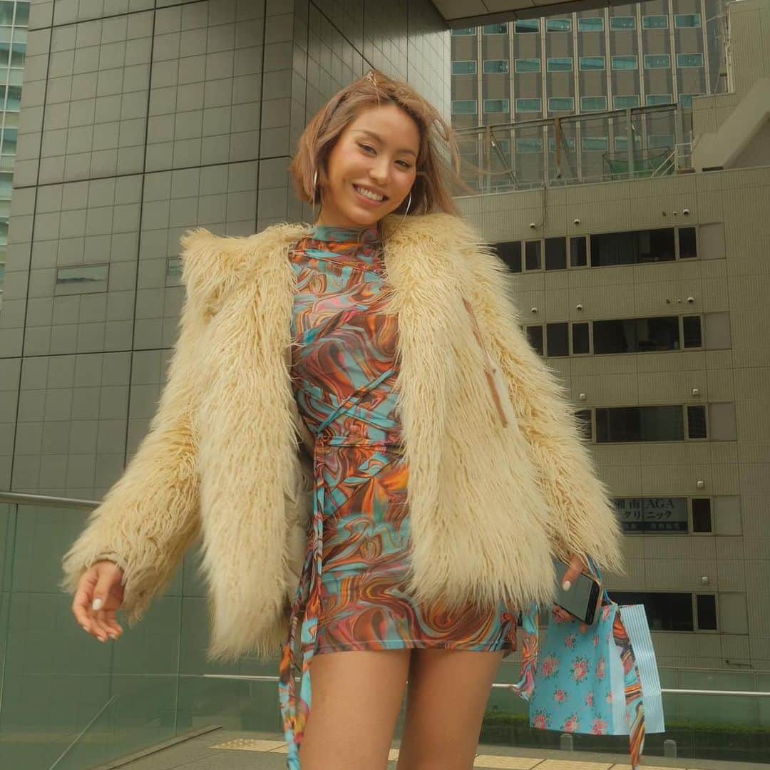 DJLUVのインスタグラム：「💛🧡🪩🖼️🪞🔑」