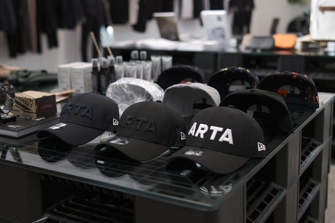 ARTAのインスタグラム：「ARTA MECHANICS & INSPIRATIONSではアパレル商品を実際にご覧いただけます。 #ARTA#ARTAMECHANICS#ARTA#VIGALE#LEGAVELO#ARTA新木場#ARTACVSTOS」