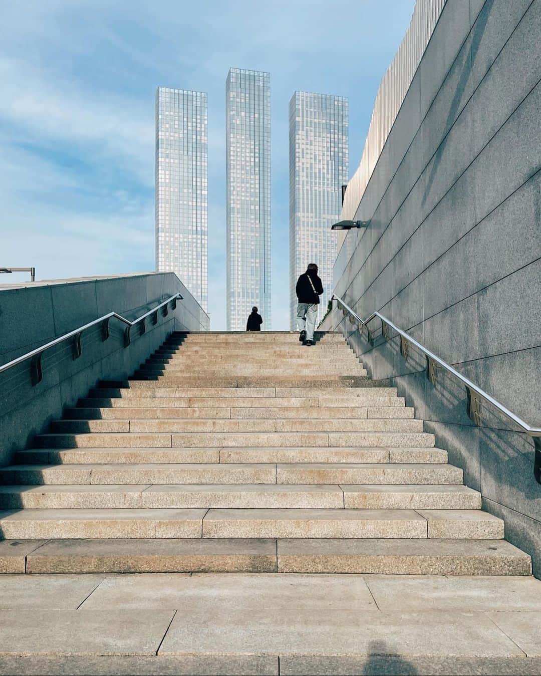 Ilya Mikhailovのインスタグラム：「🏙️」
