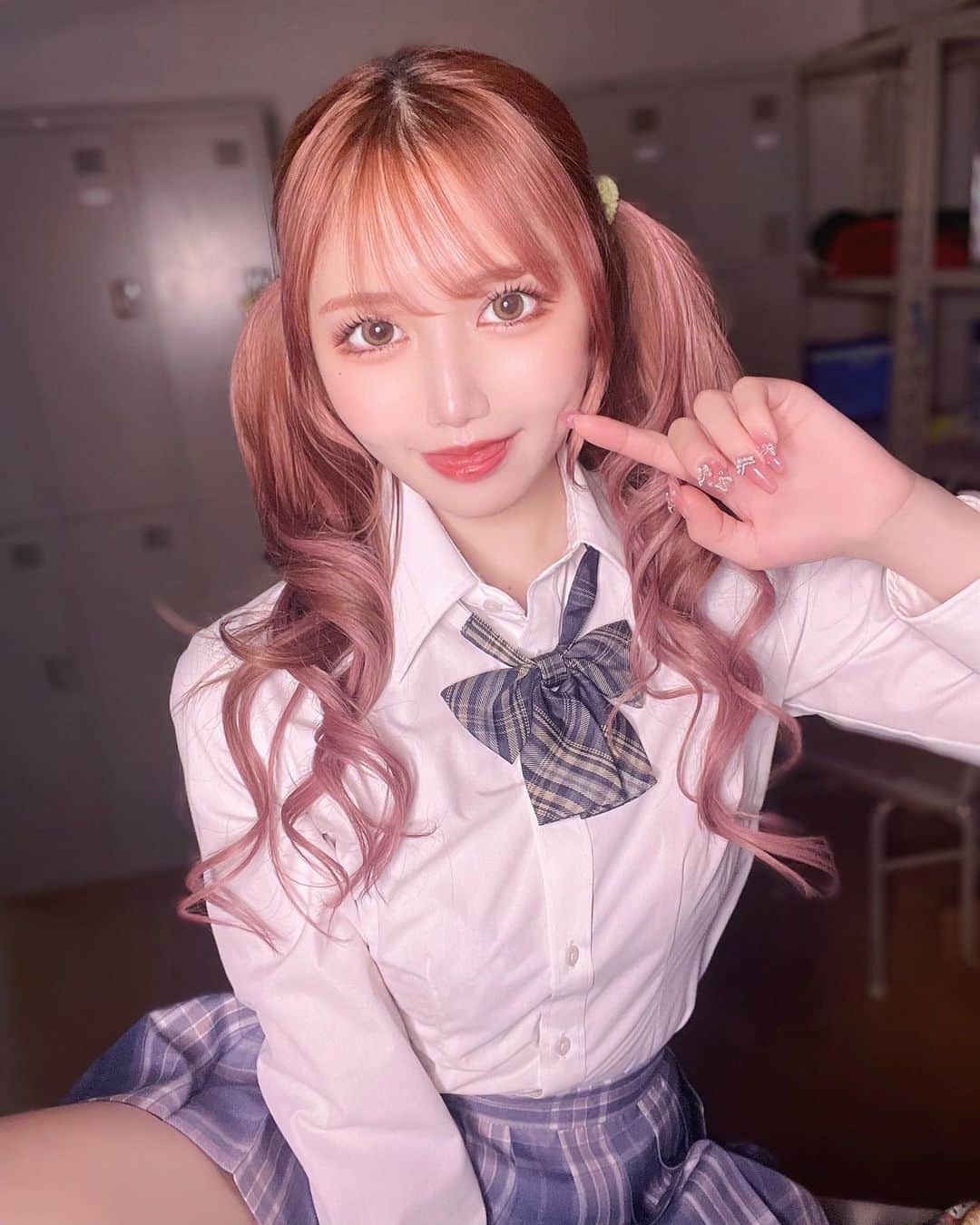 斎藤あみり　制服 斎藤あみりさんのインスタグラム写真 - (斎藤あみりInstagram)「かわい？ 実は下着透けてる ・ ・ ・ #斎藤あみり##自撮りlingerie#グラビア#女星#可爱#kawaii#selfie#photography#グラビア#赤髪#お姉さん  #그라비아#귀여운#일본인#ツインテール#jk #制服#コスプレ#ギャル ...