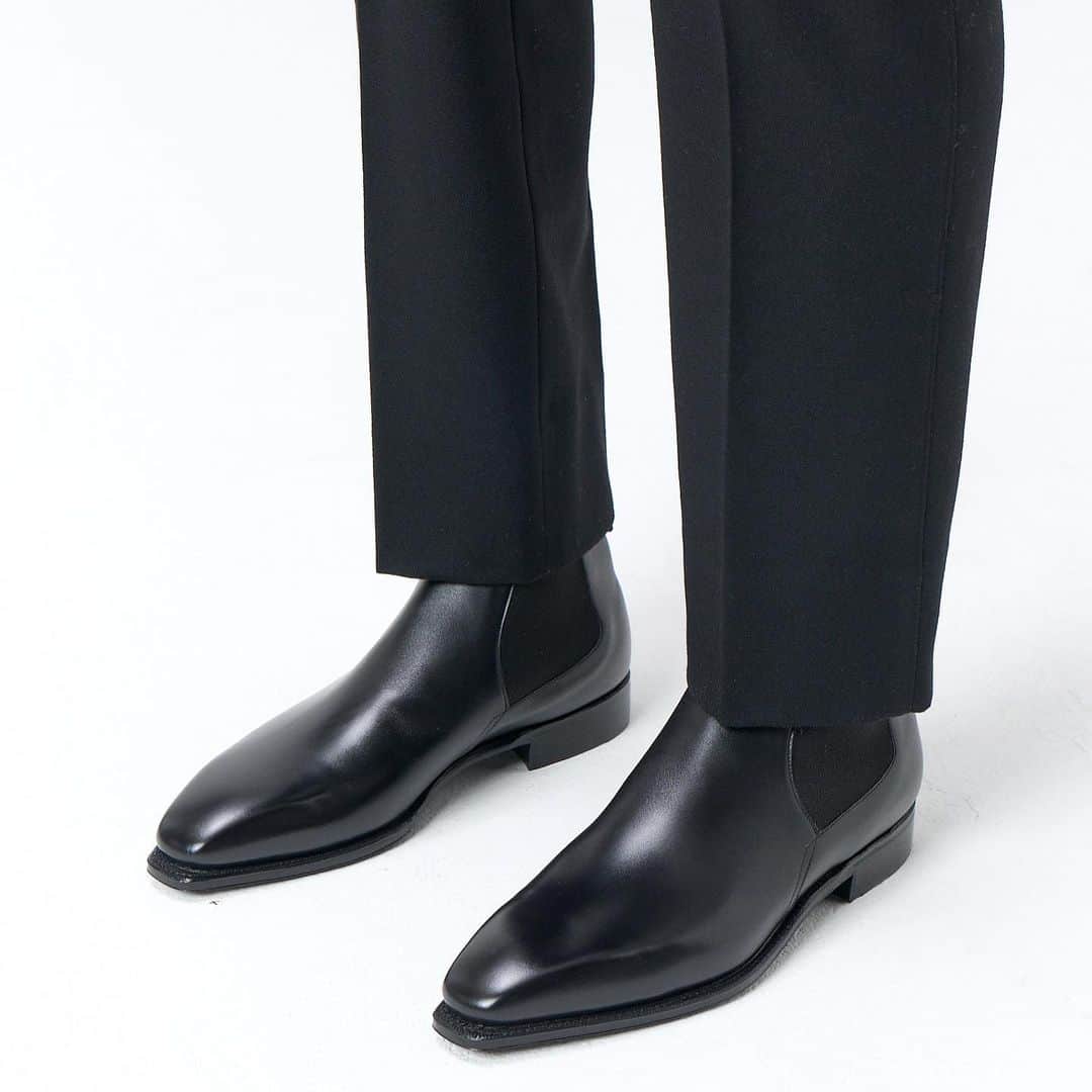 コルテさんのインスタグラム写真 - (コルテInstagram)「[In a world full of trends, I want to be a classic]  Bella Boots in Calf, Color : Black Made in Beaupréau-en-Mauges (West of France)  Available in store and online www.corthay.com  📸 by @corthay_korea #corthay #classicshoes #madeinfrance」4月9日 1時19分 - maison_corthay