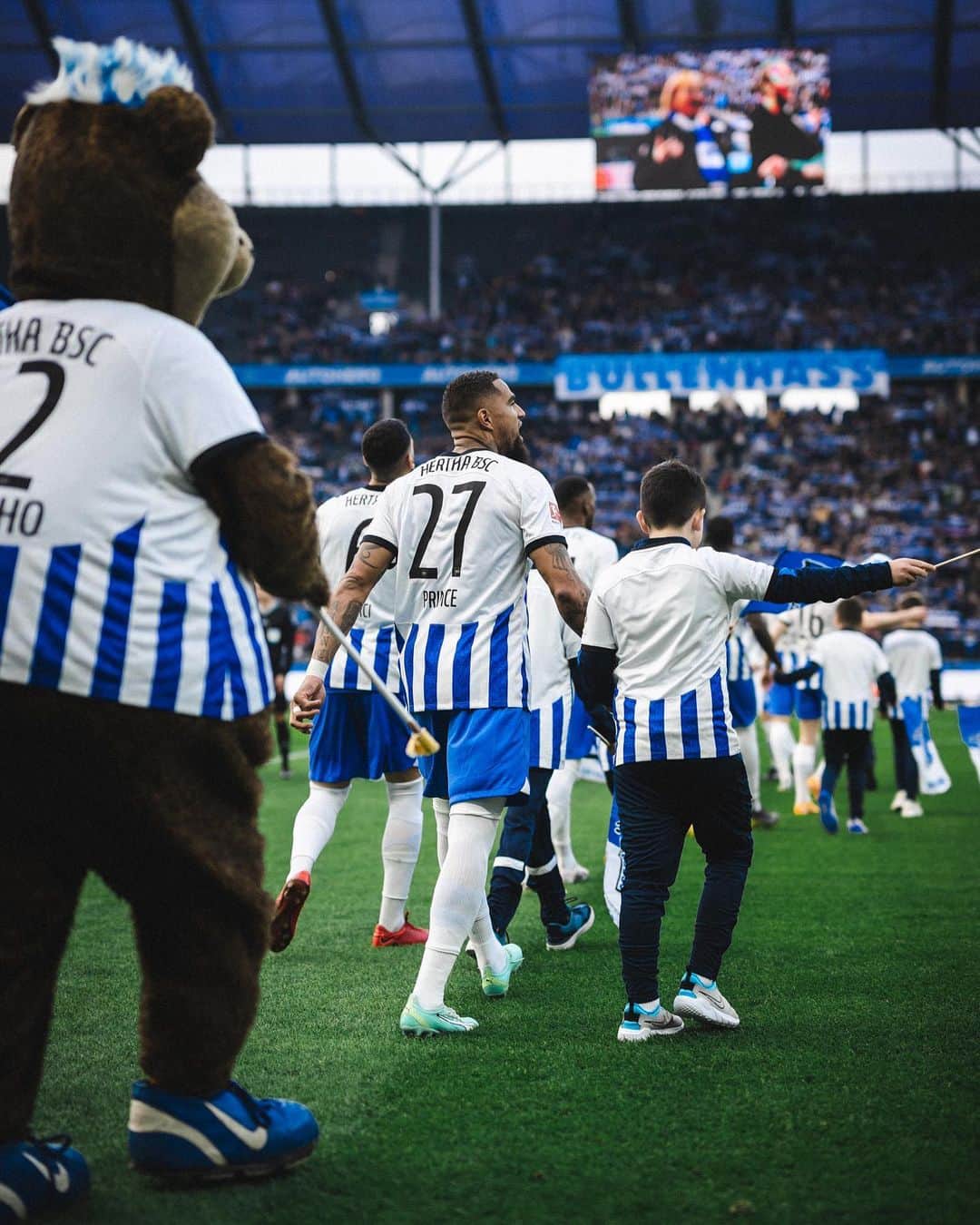 ヘルタ・ベルリンのインスタグラム：「Unsere Jungs legen los! ✊ . . #BSCRBL 🔛 | 0:0 | #HaHoHe #HerthaBSC」