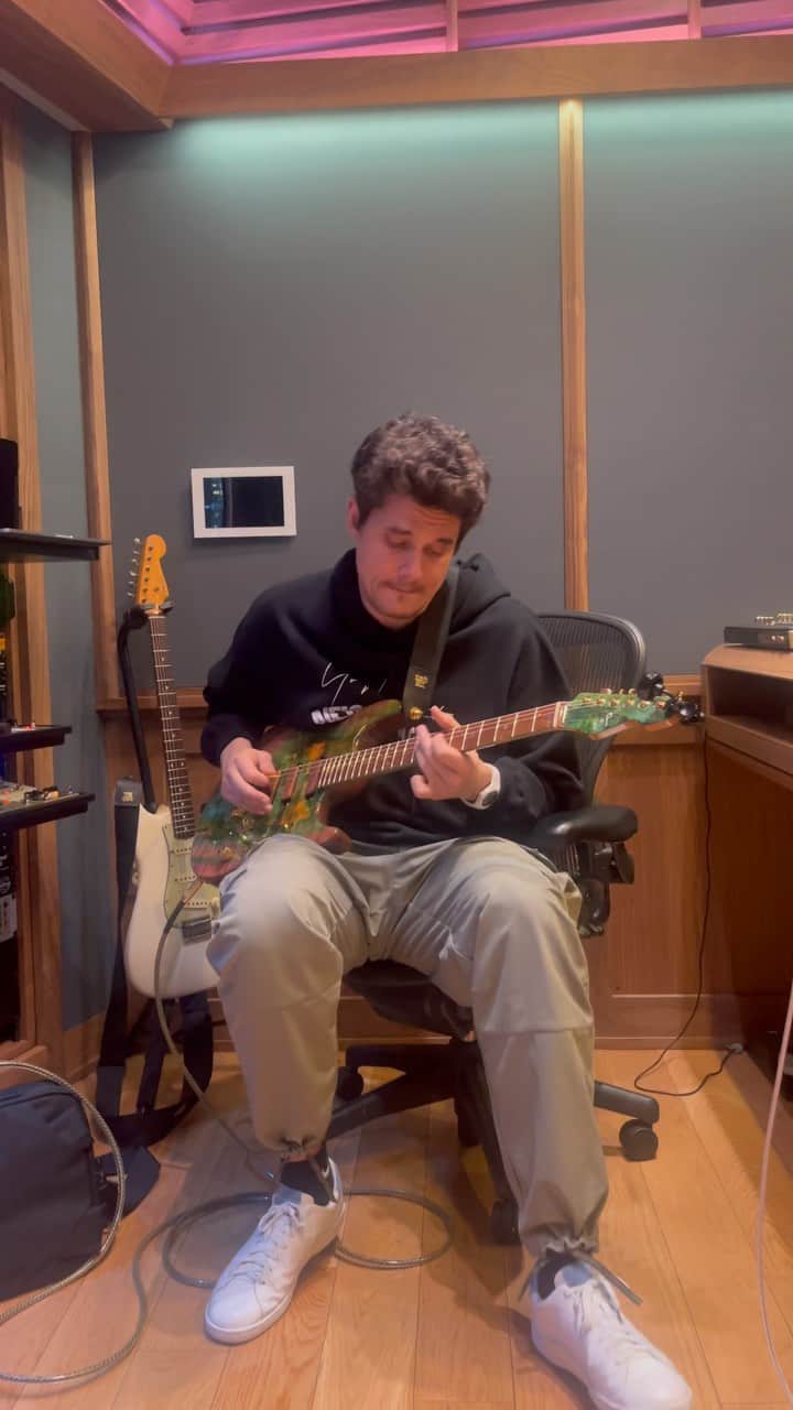 ジョン・メイヤーのインスタグラム：「The real time inception of the bridge of ‘I Don’t Miss You’. The song is out now and this section sounds almost exactly like it did the moment it first happened in the studio」