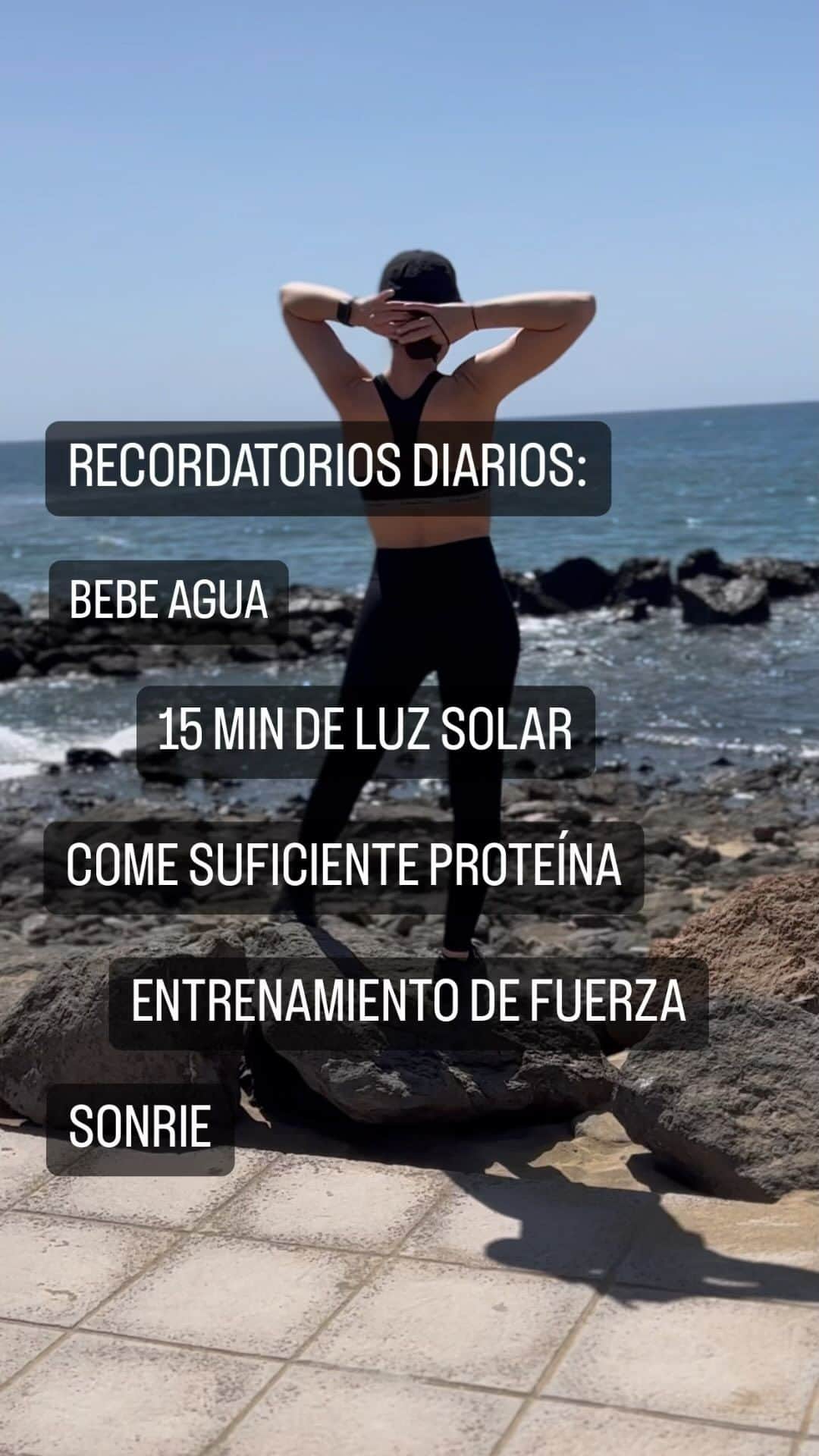 セリア・ロブレドのインスタグラム：「A diario ☀️   #consejossaludables #entrenamientodefuerza #luzsolar」