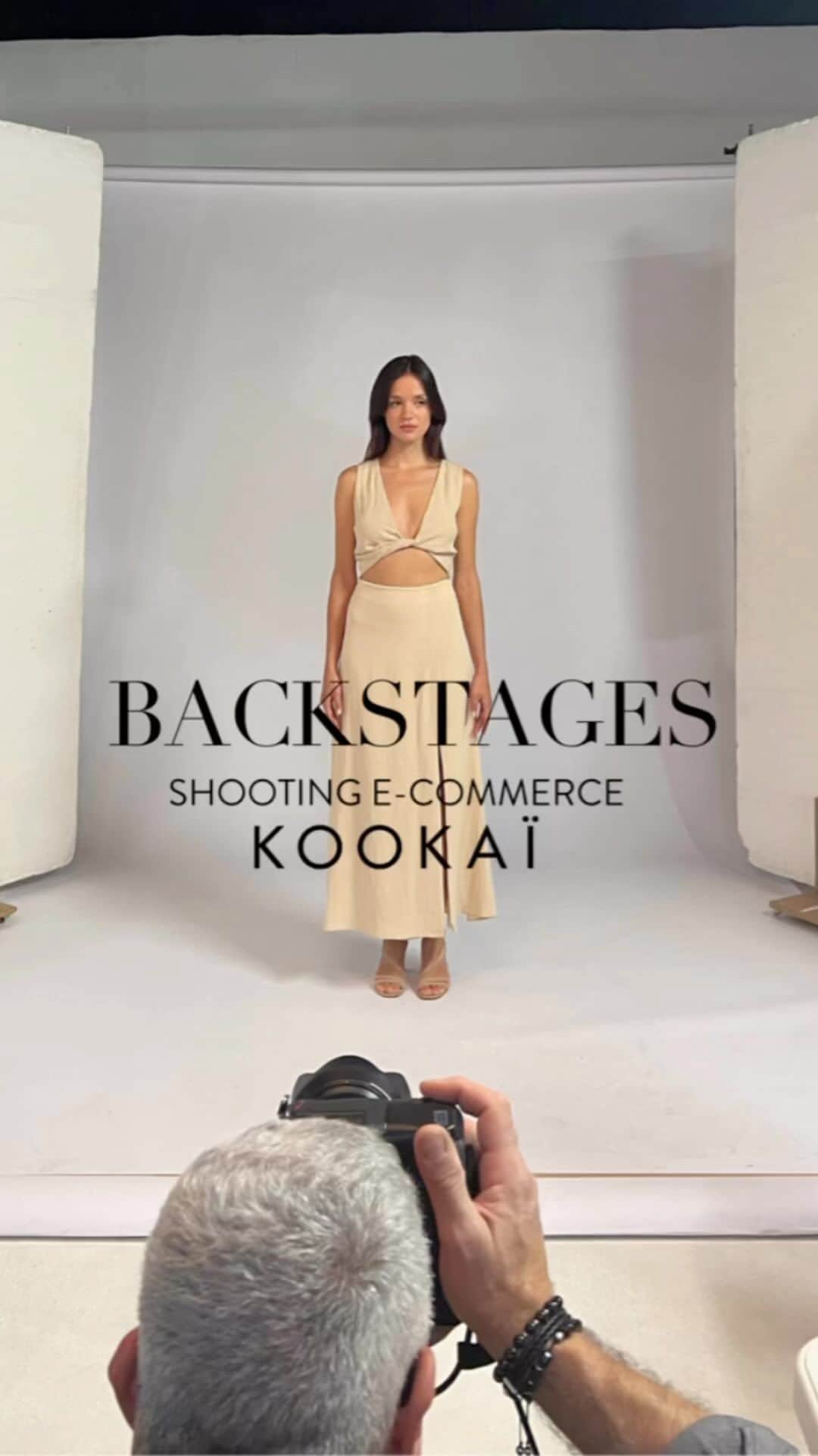 クーカイのインスタグラム：「Aujourd’hui, on vous fait découvrir les coulisses du shooting e-commerce de notre nouvelle collection SS23 🤩 Soyez prêtes à craquer pour ces jolies pièces printanières qui arrivent chaque jour en ligne et dans toutes nos boutiques 😬🌺 - Today, we’re taking you behind the scenes of the e-commerce shoot for our new SS23 collection 🤩 Get ready to fall in love with these pretty pieces that are arriving everyday online and in all our boutiques 😬🌺  #backstages #shooting #kookai #fashion #SS23 #kookaistyle #ootd #outfitinspiration #outfitideas #outfitoftheday #newcollection #spring」