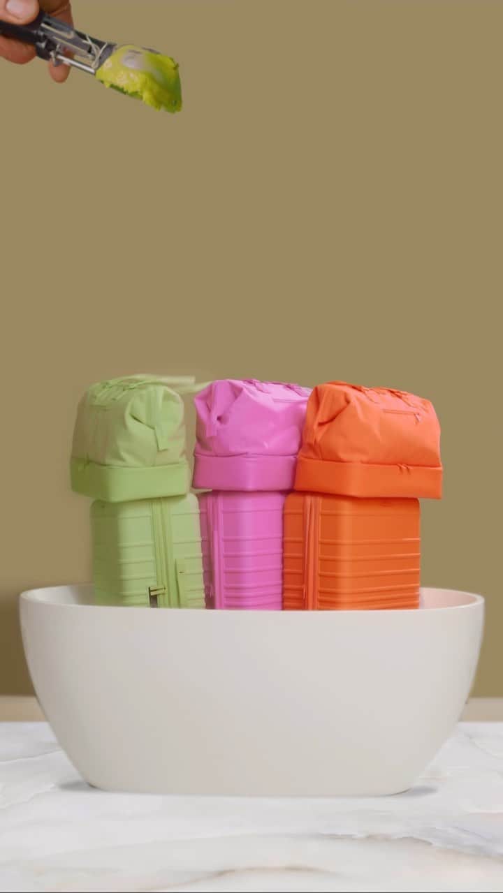 シェイ・ミッチェルのインスタグラム：「Scooping up more Sherbet this week. The NEW Sherbet Collection launches this Wednesday April 12th.  Full collection preview on the BÉIS App tomorrow ✨」