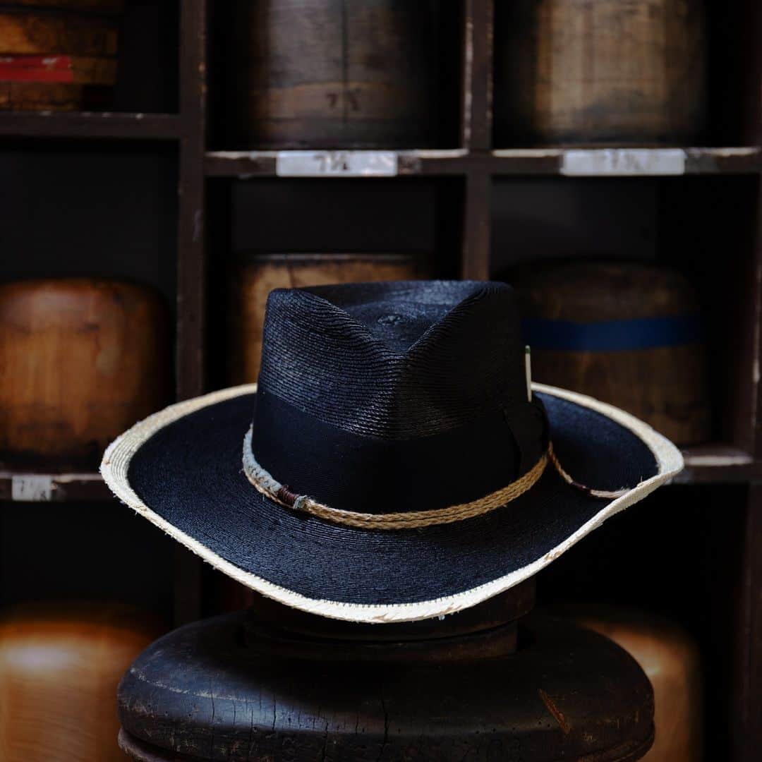 Nick Fouquetのインスタグラム：「COCO  100% Mexican straw in Black   2” Herringbone band + Leather bow   Wrapped twine band   Two tone brim   Western flange   3 1/2“ brim   Made in USA  #NickFouquet #Headwear #420Capsule #NF #UnmatchableStyle」