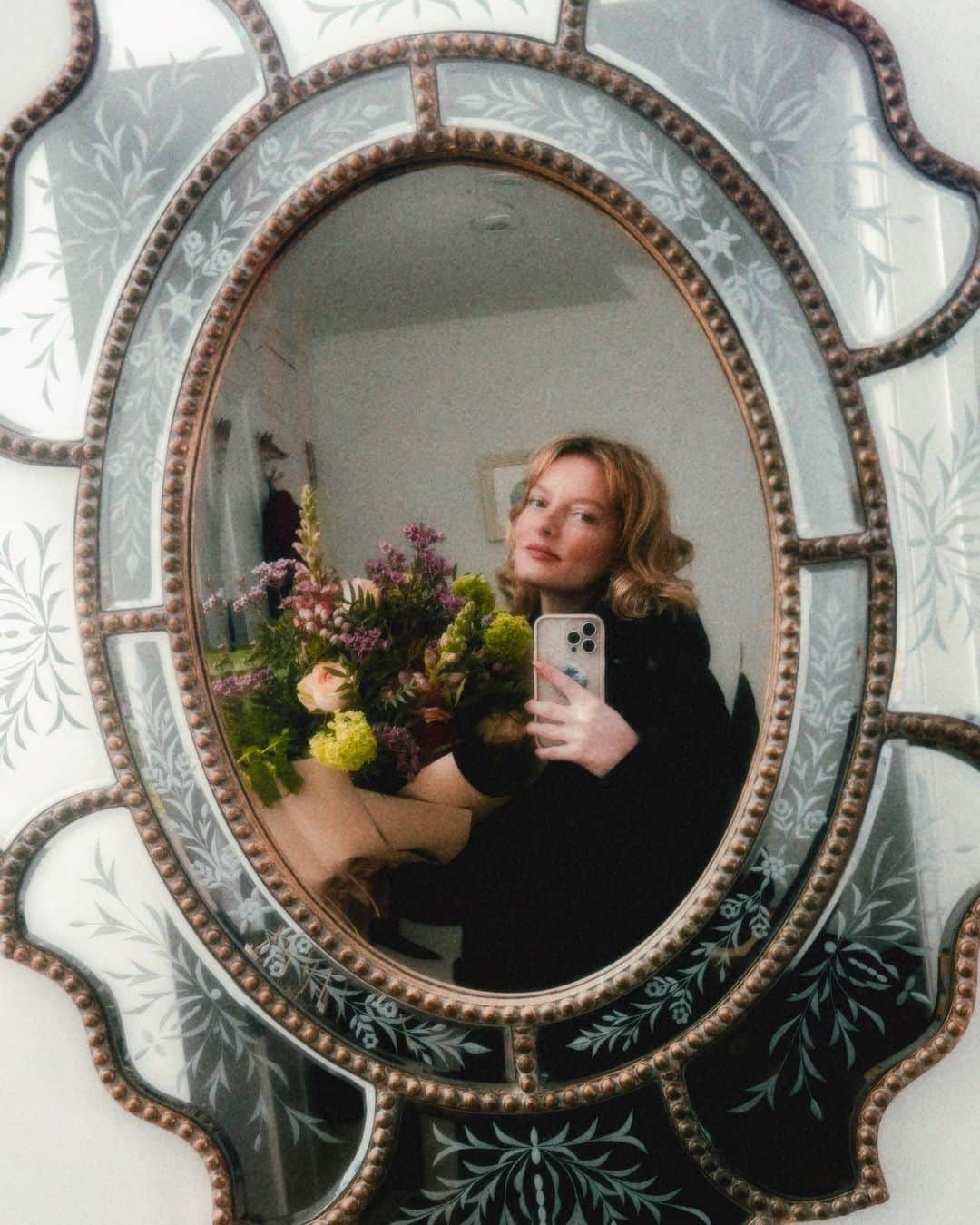 のインスタグラム：「Behold the florist」
