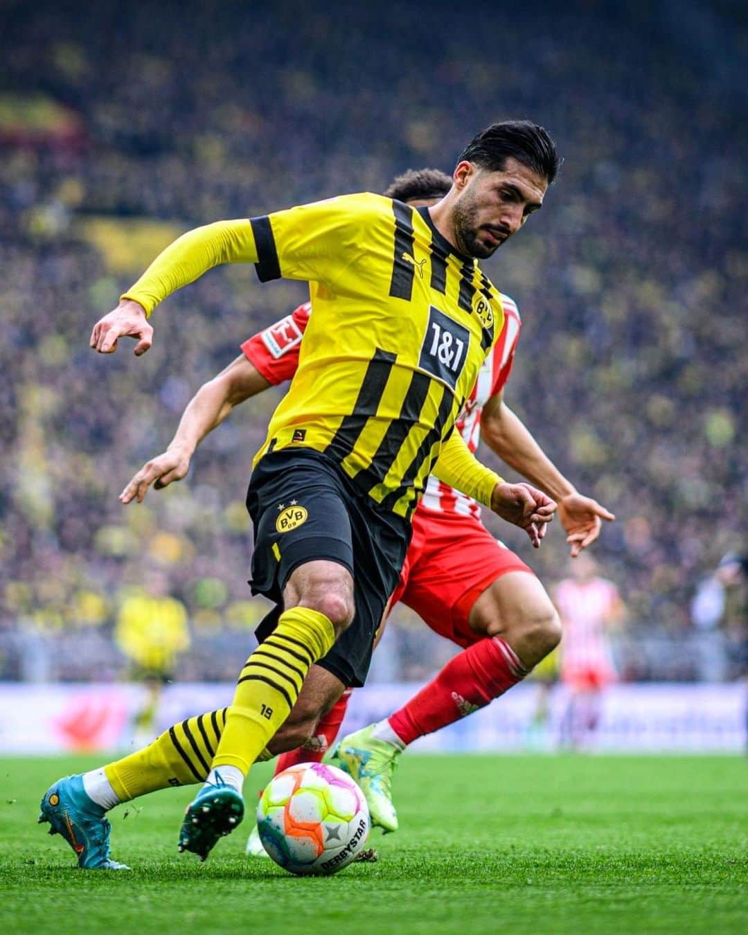エムレ・カンのインスタグラム：「𝐖𝐄 𝐖𝐎𝐍’𝐓 𝐁𝐀𝐂𝐊 𝐃𝐎𝐖𝐍 @bvb09 ⚫️🟡  #EC23 #weCan」