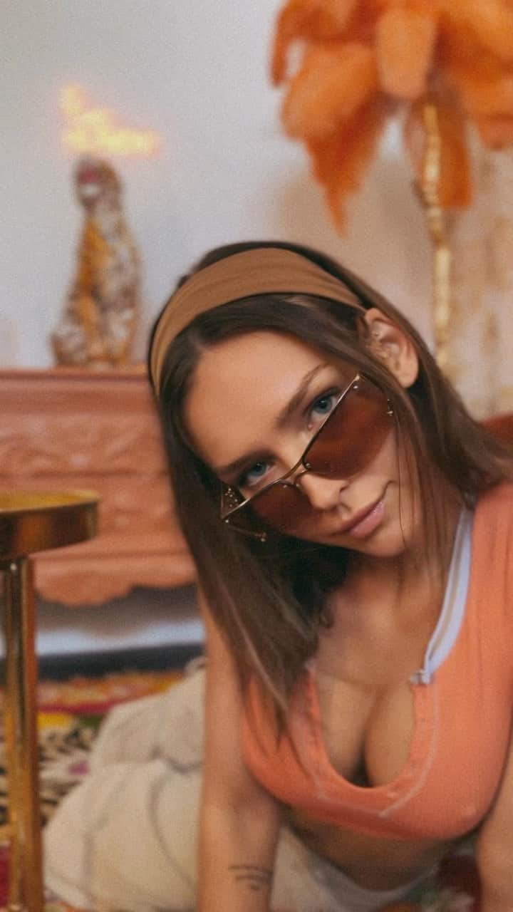 レイチェル・クックのインスタグラム：「What’s the story?…. 🌶️ it continues u know where 😇」
