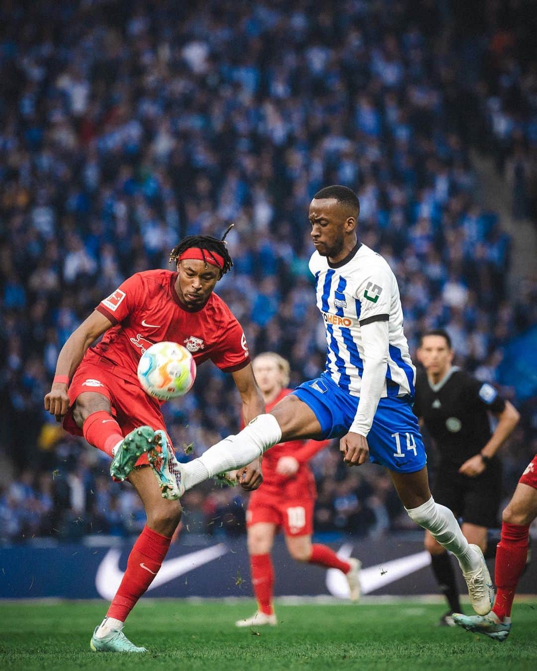 ヘルタ・ベルリンのインスタグラム：「Halbzeit! Ein ärgerlicher Gegentreffer, aber ansonsten spielen unsere Jungs hier gut mit und erarbeiten sich ihre Chancen.  . . #BSCRBL ⏸️ | 0:1 | #HaHoHe #HerthaBSC」