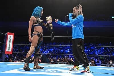 岩谷麻優のインスタグラム：「新日本プロレス両国大会に行ってきました。改めまして岩谷麻優です。 はじめましてモネさん。 スーパースターの洗礼を頂きました。 やり返したかったけど一緒意識飛んで、うわってなってる間にリング降りてた。 ってか、岩谷麻優もスーパースターじゃ！ 横浜大会でまた会いましょう」