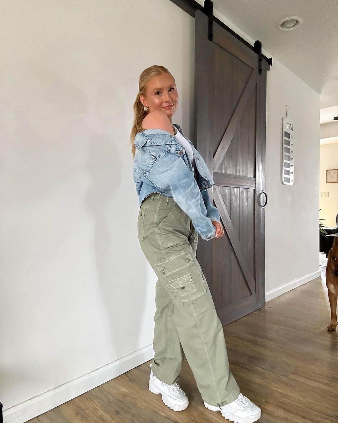 American Eagleさんのインスタグラム写真 - (American EagleInstagram)「cargos 4ever and ever and ever 🫶🤩 thanks for the inspo @sarah.darnell #myAEambassador」4月9日 2時40分 - americaneagle