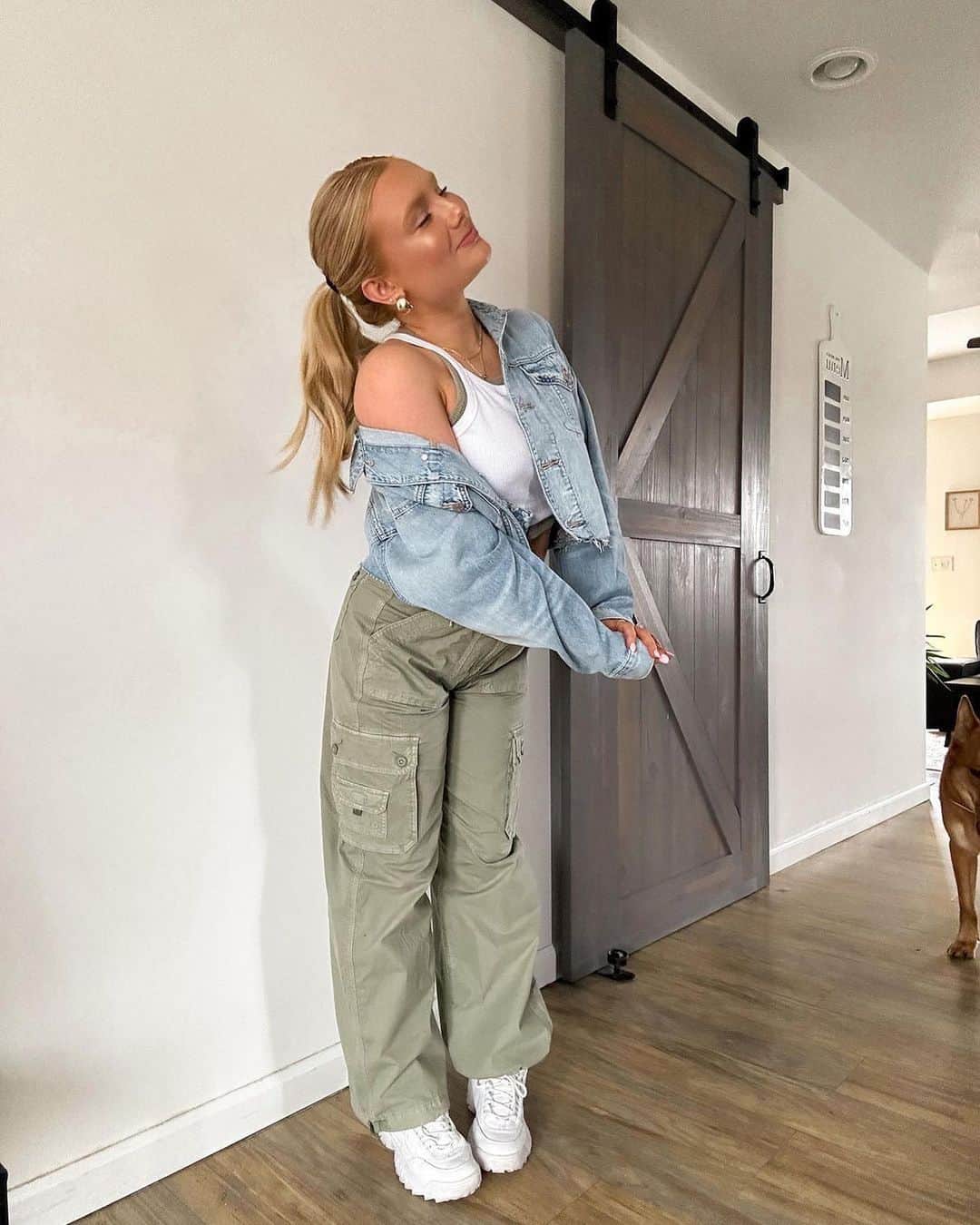 American Eagleさんのインスタグラム写真 - (American EagleInstagram)「cargos 4ever and ever and ever 🫶🤩 thanks for the inspo @sarah.darnell #myAEambassador」4月9日 2時40分 - americaneagle