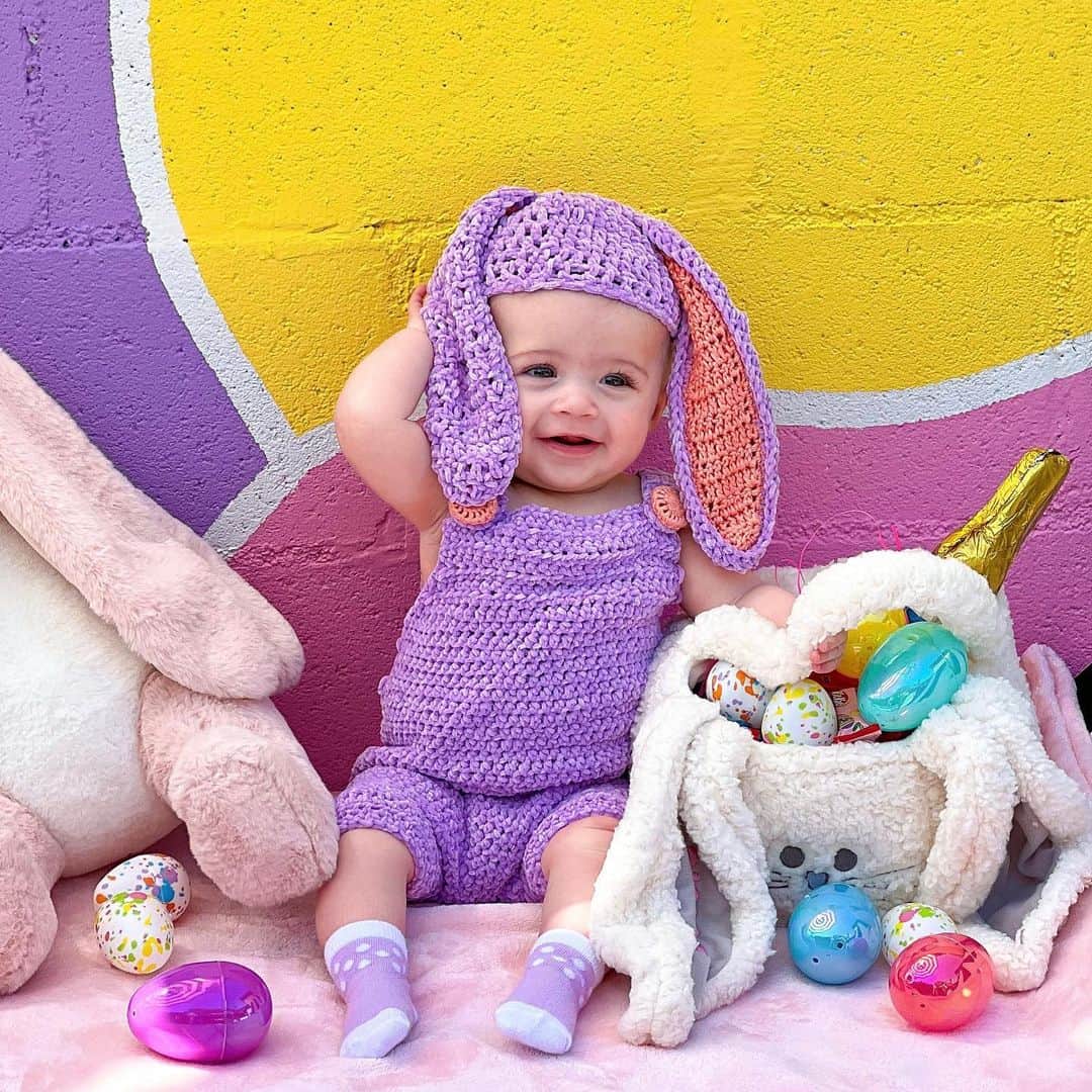 シャネル・ウエスト・コーストのインスタグラム：「Lil Bunny Bowie is ready for her 1st Easter! 😁🐣🐰💐💜 Fave 1-4?」