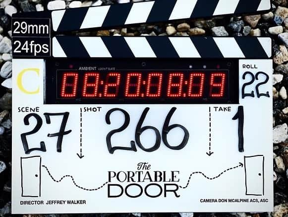 パトリック・ギブソンさんのインスタグラム写真 - (パトリック・ギブソンInstagram)「The Portable Door is out now! 🚪✨ @skytv @mgmplus @stanaustralia @hensoncompany」4月9日 3時00分 - paddygibson