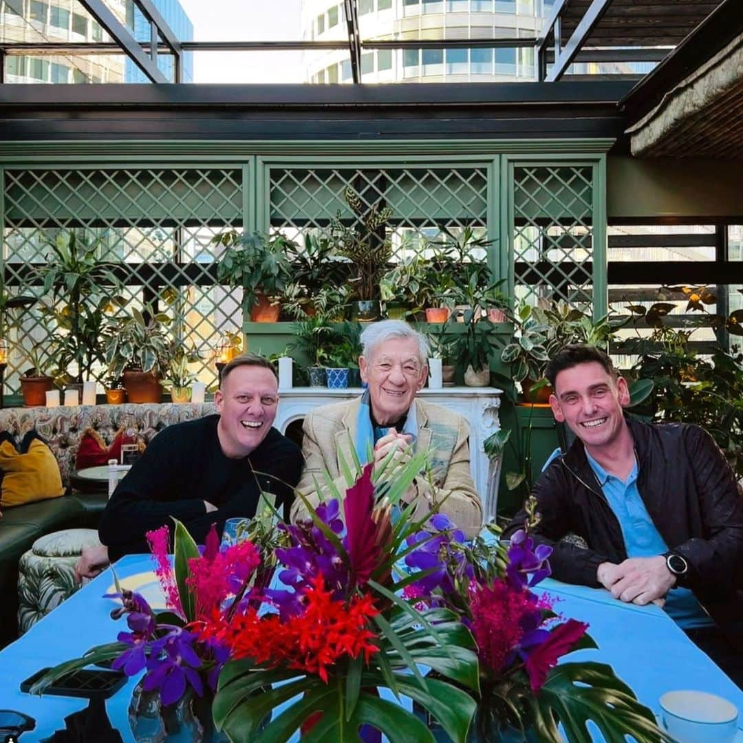 イアン・マッケランのインスタグラム：「It was a good Friday @the_ivy_collection with @ecclestonshire and @antonycotton」