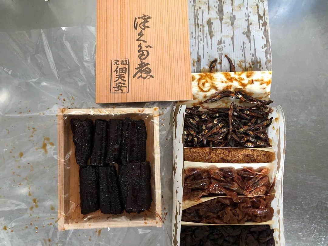 石塚啓次のインスタグラム：「今夜うどん屋サボりま〜す！ 大型連休中昼はエエ感じやけど夜が、、、って事で！ 素晴らしいお土産頂いたんで焼酎と！ @e0912virgo  #石塚啓次 #YouTube #宵宵祇園  #yoiyoigion  #ブエナビスタデポルテ #buenavistadeporte #バルセロナ」