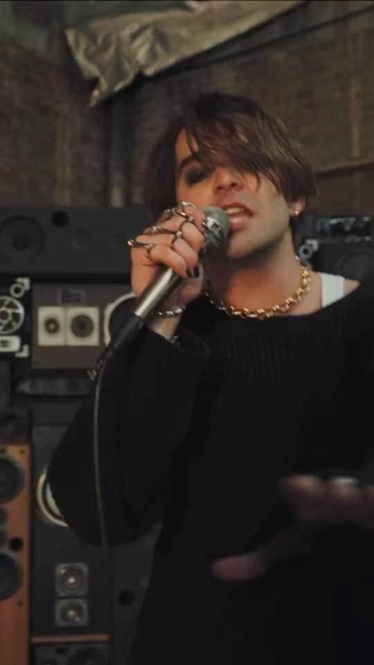 ジャック・グリフォーのインスタグラム：「LET ME GO - official music video live on YouTube! Proud of this one. Just the beginning 🧡🖤🤍 link in my bio 🎬」