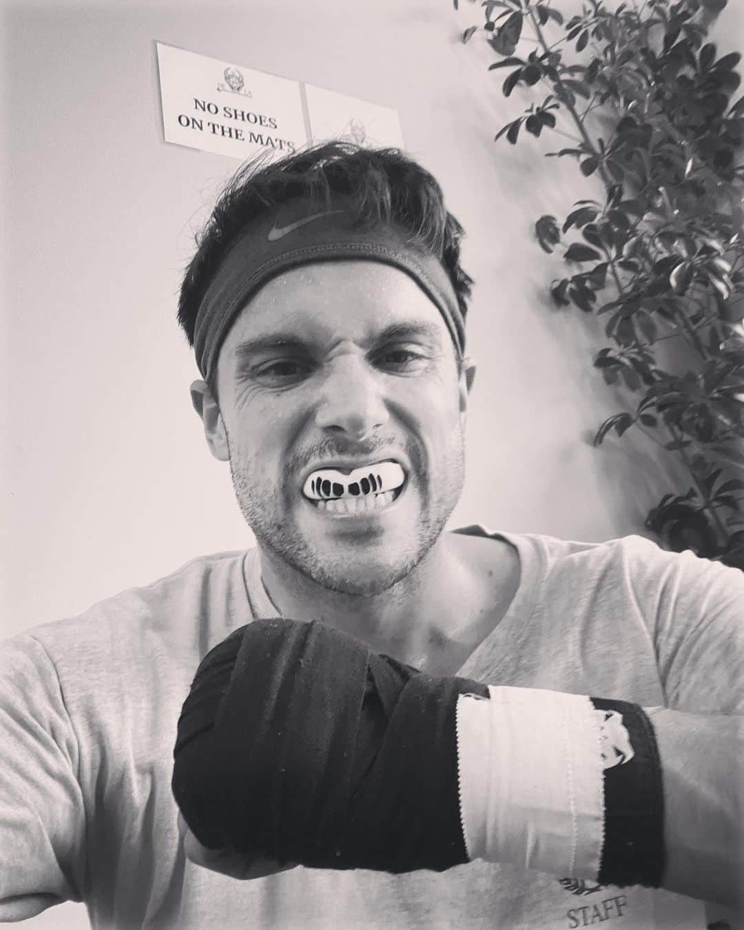 ジャック・ファライーのインスタグラム：「Woof woof woof」
