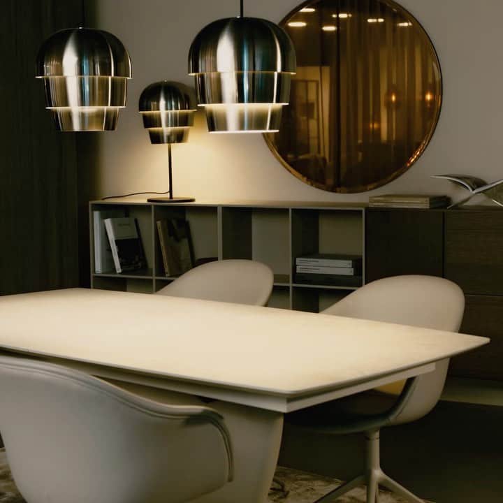 BoConceptのインスタグラム：「Dine in style with Fiorentina. With a sculptural centre base and a built-in extension leaf, this timeless dining table design makes entertaining easy. Explore Fiorentina via link in bio.    #boconcept #liveekstraordinaer #ekstraordinærsince1952 #anystyleaslongasitsyour #diningroom #diningtable #customisation #danishstyle #interiordesign #homestyling #danishdesign」
