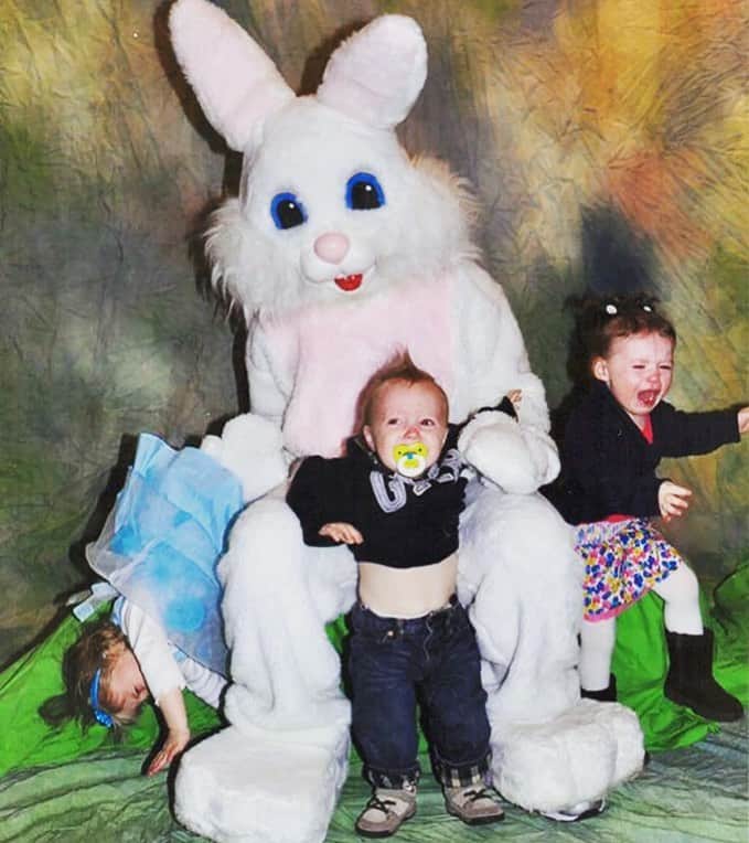 Kids Are the Worstのインスタグラム：「Easter Bunny pictures will never stop being funny and terrifying and confusing to me.  I should say, the “existence” and idea of the Easter Bunny will never stop being funny and terrifying and confusing to me.  #kidsaretheworst #easterbunnyistheworst #easterbunny」