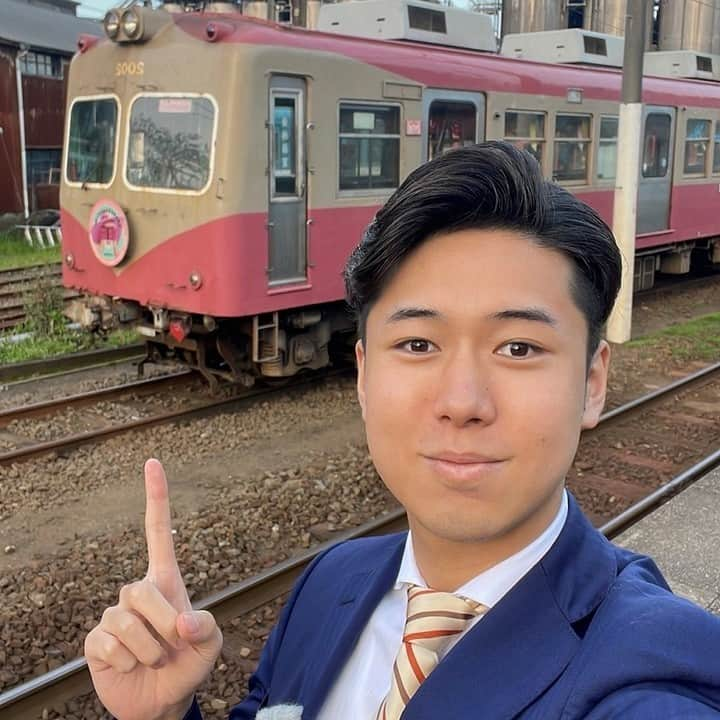 テレビ朝日アナウンサー公式さんのインスタグラム写真 - (テレビ朝日アナウンサー公式Instagram)「朝5時50分からは#サンデーLIVE!! ３年目最初のお仕事は、銚子電鉄の取材でした！ 今年度も駆け抜けていきますよぉぉぉ！！ #駒見直音」4月9日 5時00分 - tvasahi_announcers