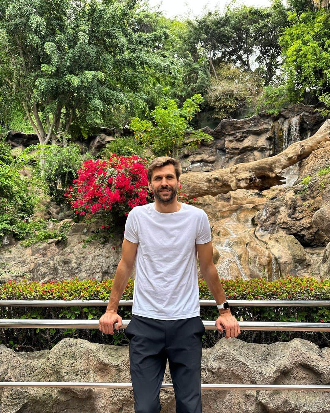 フェルナンド・ジョレンテのインスタグラム：「¡ Qué gran día en familia hemos pasado gracias a  @loroparque ! #Tenerife #PuertoDeLaCruz #RecuerdosInolvidables」