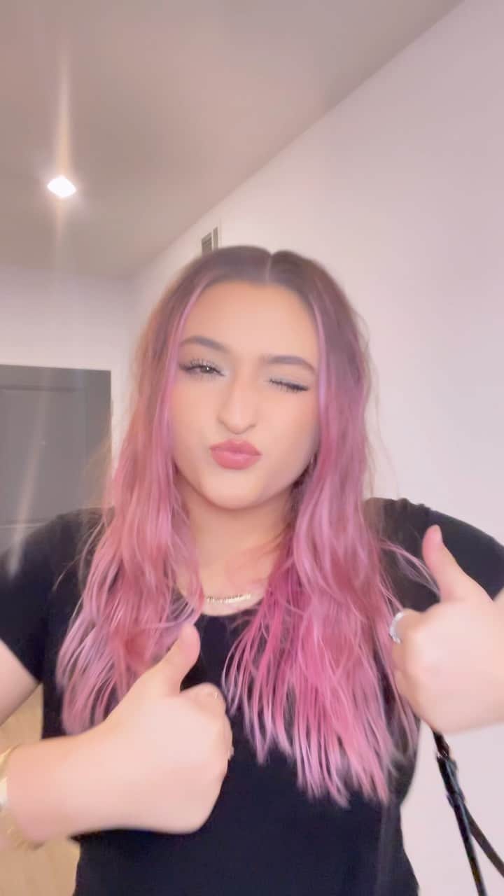 のインスタグラム：「GRWM for an event🥰」