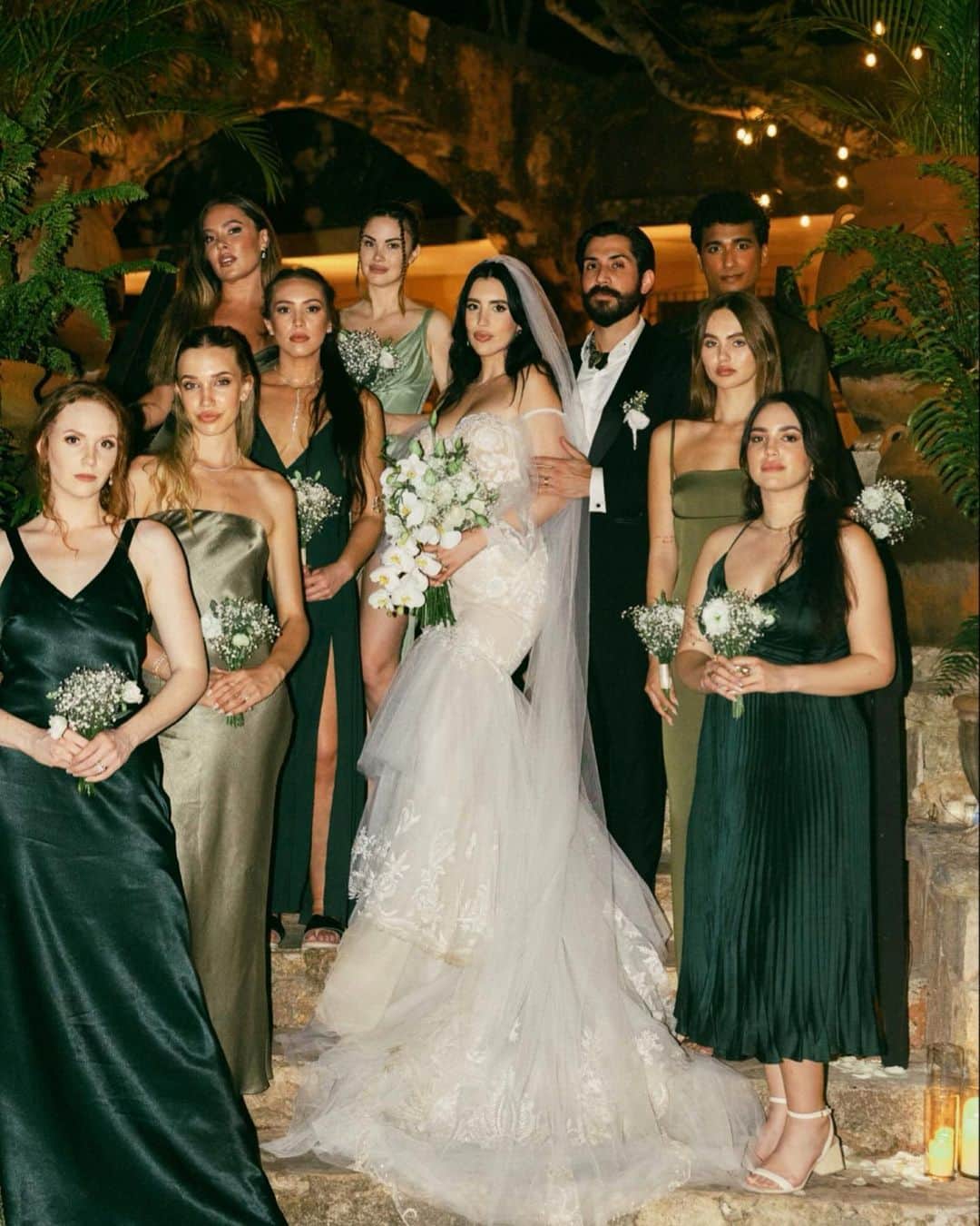 ジェイド・ニコルのインスタグラム：「The most amazing wedding, deep down in the earth, surrounded by so much beauty 💚」