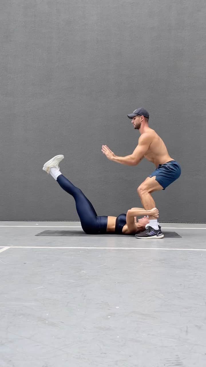 のインスタグラム：「Treino com meu amor 💪 Curto demais treinar em dupla e em grupo, normalmente alguém está mais motivado e essa motivação acaba contagiando. Os benefícios vão muito além da evolução física e mental, pois quando ajudamos alguém, seja com um incentivo ou dando qualquer tipo de ajuda, treinamos e evoluímos espiritualmente. E isso faz um bem enorme!  Convide sua namorada, um amigo, irmão, vizinho e experimente os benefícios de treinar com mais alguém junto 😉」