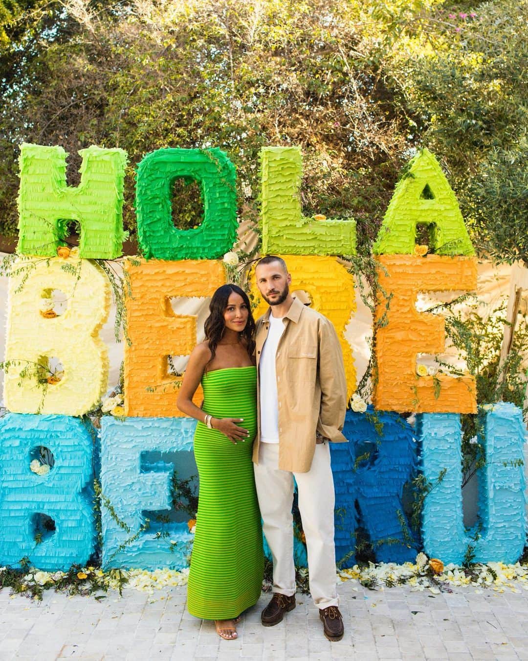 ジュリー・サリニャーナのインスタグラム：「BABY SHOWER! 💛🧡💚💙 Kevin and I celebrated our beautiful babyshower for the arrival of Bébé Berru with some of our closest and dearest family and friends last weekend! We are over the moon we got to celebrate with so many loved ones around us and feel incredibly grateful to be surrounded by so much love and joy for this baby boy! Thank you to all of our family + friends who attended and the ones who weren’t there, we love you beyond words and can’t wait for bébé to meet you all! This special new chapter is definitely one we are so excited for!   Also- I wish I can add more than 10 photos per carousel, I couldn’t fit so many people. Will try to do a reels with more photos of my loved ones! Xx   Ps- sharing party theme, details, decor, food and more in the next few posts so stay tuned! 🫶🏽 #babyshower   Photography by: @elli_lauren」