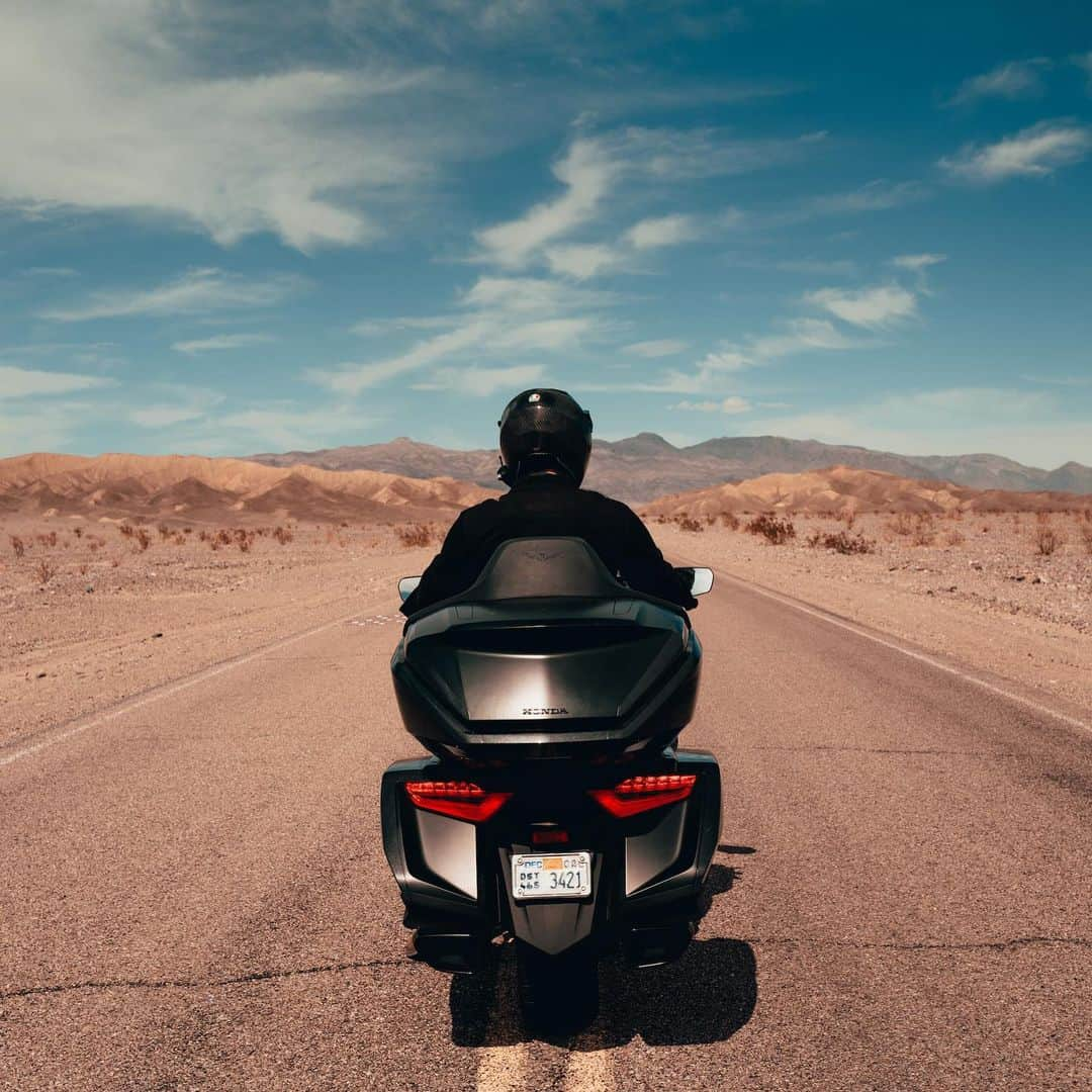 Honda Powersports USさんのインスタグラム写真 - (Honda Powersports USInstagram)「Scenic routes encouraged. #GoldWing #Honda #BetterOnAHonda」4月9日 7時12分 - honda_powersports_us