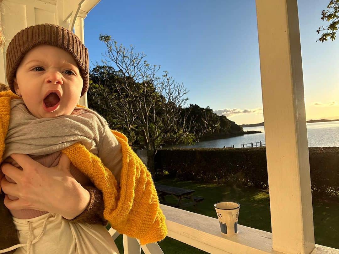 ヘイリー・ウェステンラのインスタグラム：「Our little Rose 💛 Happy Easter✨🐣」