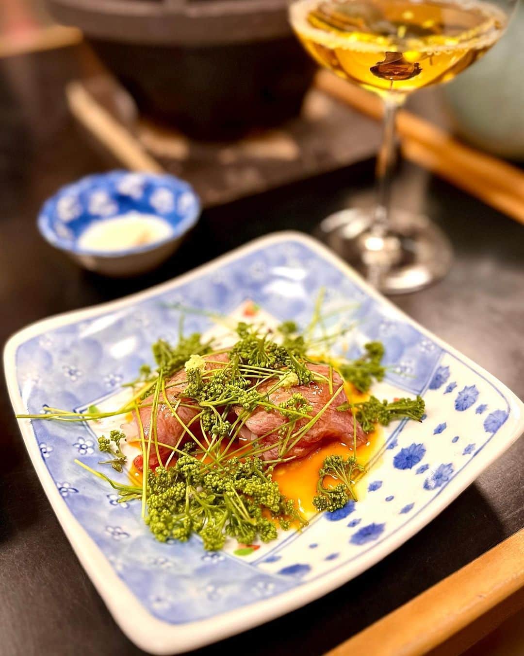 箕輪玖美さんのインスタグラム写真 - (箕輪玖美Instagram)「樋山🍽 ・ ・ 噂に聞いていた埼玉の予約困難店にお誘い頂きました😊 ・ ・ 旬の花山椒や筍からスタート♪ こんなに大量な花山椒は見た事無い😍 ・ ・ メインはまさかの月の輪グマ😱 ジビエは苦手で普段は頂きませんが、折角なのでチャレンジ… 臭みが全くなくゼラチン質の多い不思議な食感でした✨ ・ ・ 蟹づくしは来年 人気の松茸づくしは再来年… 予約して来ちゃいました♪ 次回の訪問も楽しみ😊  #樋山 #新鮮素材 #花山椒 #旬の食材 #和食 #予約困難店 #埼玉グルメ #instagourmet #食いしん坊 #美味しいもの好きな人と繋がりたい #アラフィフ女子 #箕輪玖美」4月9日 7時35分 - kumi.111